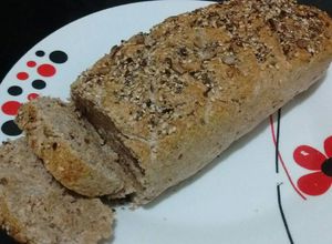 Una foto de Pan de harina integral, salvado y semillas