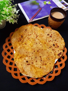 આલુ પરોઠા (Aloo Paratha Recipe In Gujarati) રેસીપી મુખ્ય ફોટો