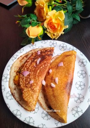 A picture of Dosa with Aloo Masala.