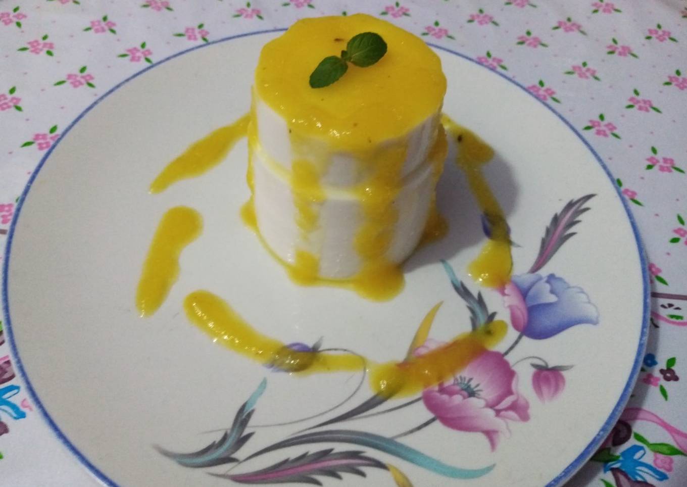 Panacotta de coco con coulis de piña