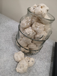 A picture of Meringue Cookies.