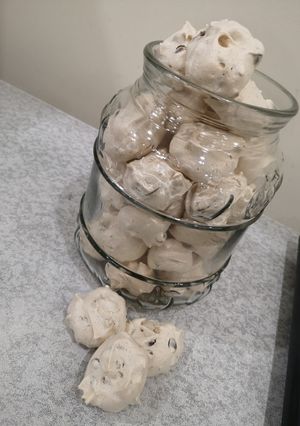 A picture of Meringue Cookies.