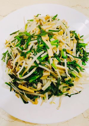 炒韭菜豆芽菜杏鮑菇 的食譜成品照片