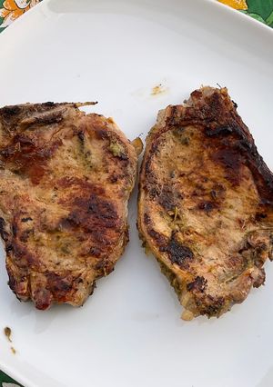 Une photo de Côtes de veau marinées au pesto grillées à la plancha