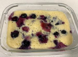 Foto principal de Bizcocho de moras al microondas, súper esponjoso!