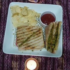 A picture of Green peas sandwich.