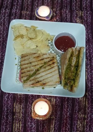 A picture of Green peas sandwich.