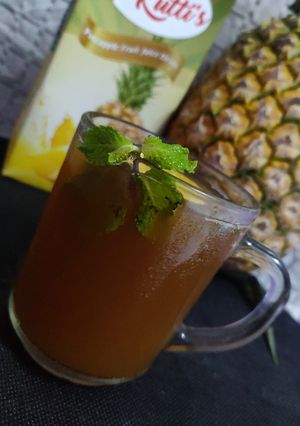 પાઈનેપલ સ્પાઇસ ટી (Pineapple tea in gujrati) રેસીપી મુખ્ય ફોટો