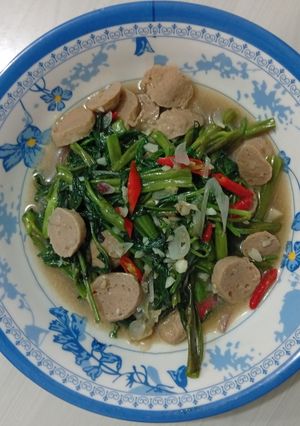 Foto resep Tumis kangkung simple toping bakso