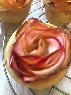 Une photo de Rose feuilletée à la cannelle