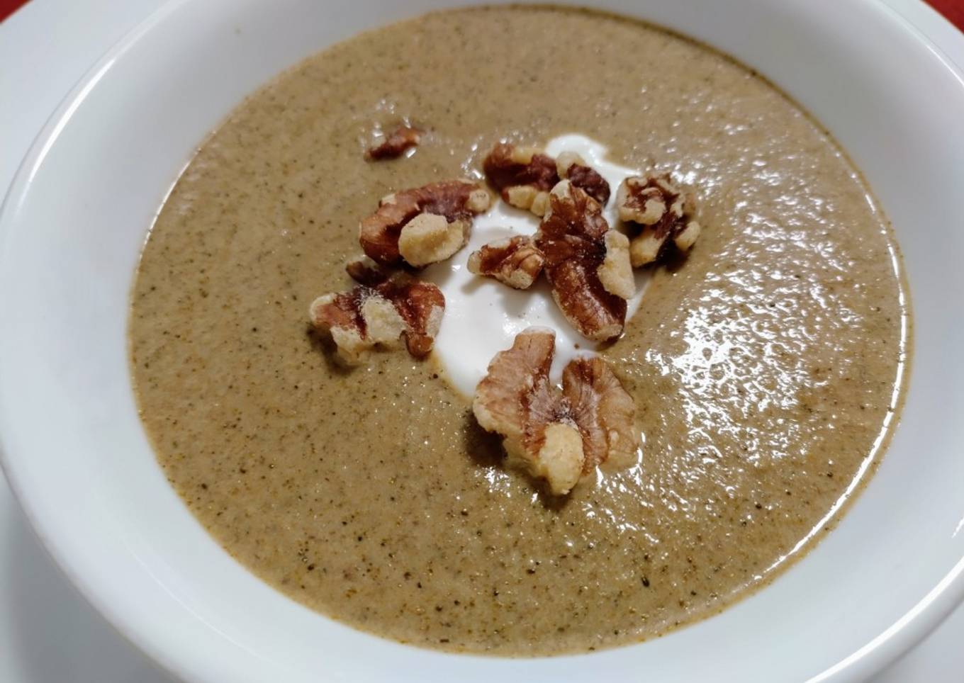 Roasted broccoli and walnut soup