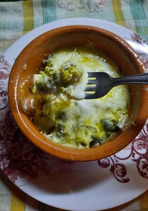 Una foto de Brócoli gratinado