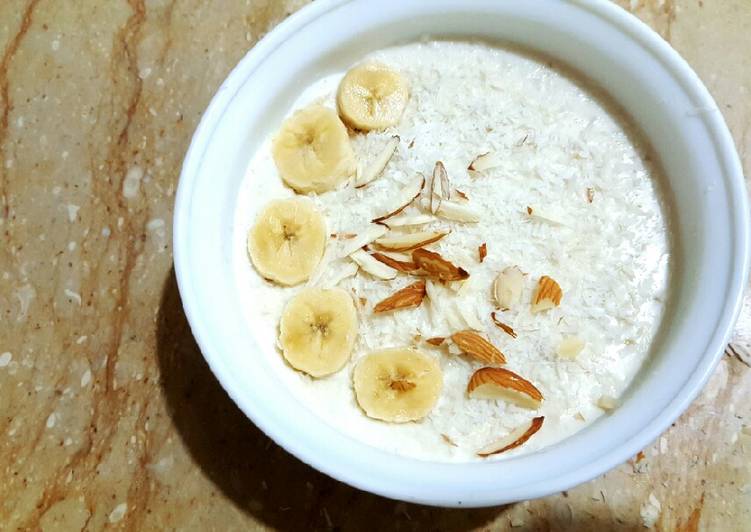 Vanilla Oats with Coconut, Banana and Nuts😀