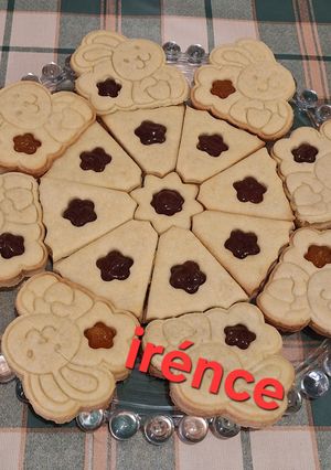 Húsvéti lekváros linzer 🐰🌷🐰🥚🌷 recept fotója