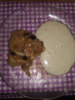 Una foto de Pollo al vino acompañado de salsa bechamel