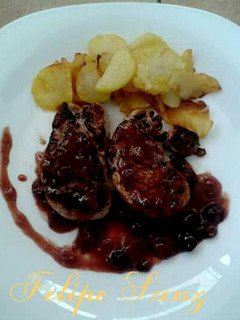Una foto de Solomillo de cerdo con salsa de arándanos