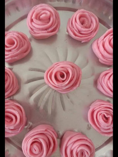 पिंक रोज़ फ्लॉवर (pink rose flower recipe in Hindi) रेसिपी मुख्य फोटो