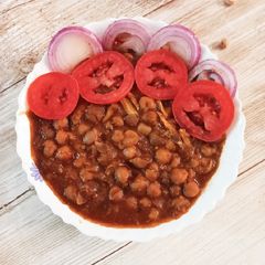 A picture of Pìndi masala chana.