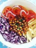 Pokè Bowl vegana con ceci croccanti speziati