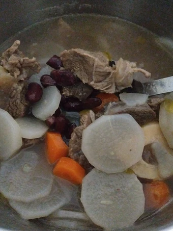 Cara Mudah Menyiapkan Resep Sup Sapi Lobak Kacang Merah yang Menggugah Selera