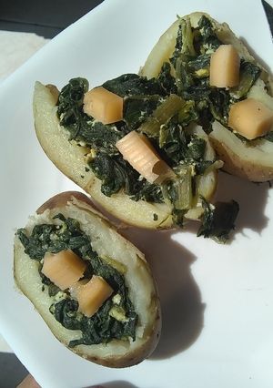 Una foto de Papas rellenas de acelga y queso