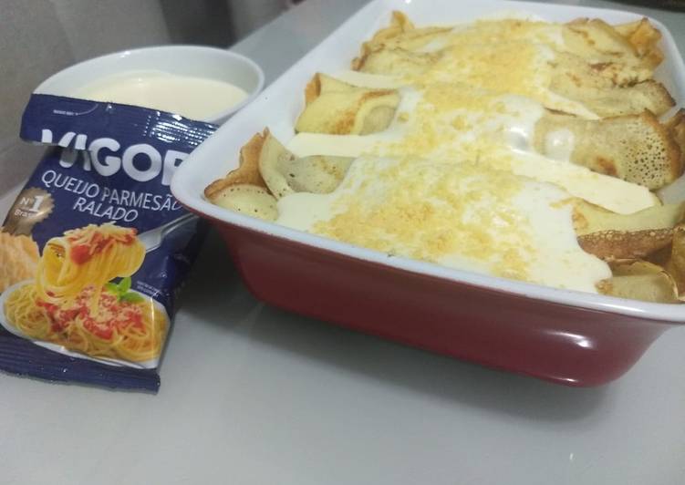 Panqueca de carne e molho branco