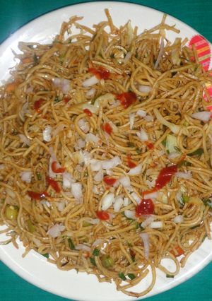 A picture of Veg chowmean.