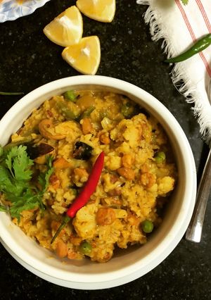 A picture of Chingri diye Masoor Dal Er Khichuri (Prawn Khichdi - Bengali Style).