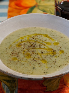 Una foto de Crema de calabacín con toque manchego