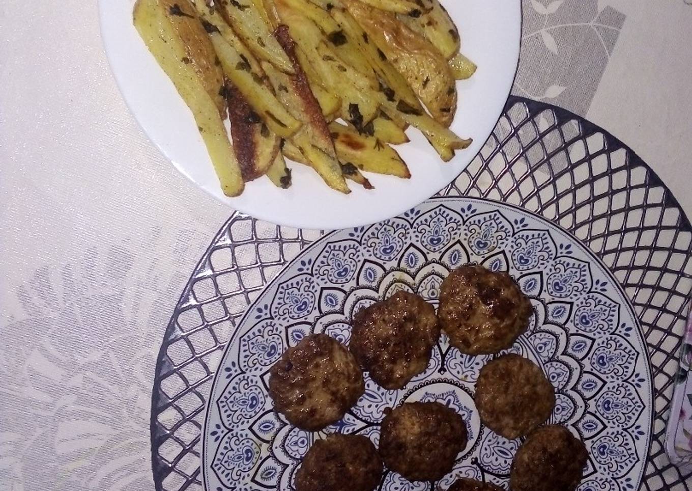 Mini hamburguesas y patatas gajo la horno🍔🍟