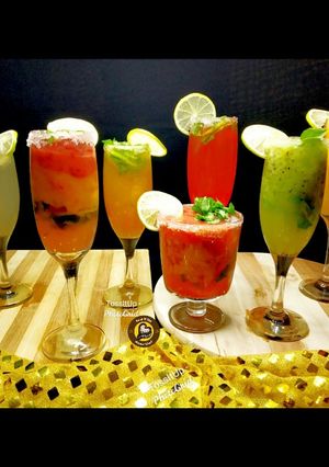 A picture of Different flavoured Vegan Mojito.