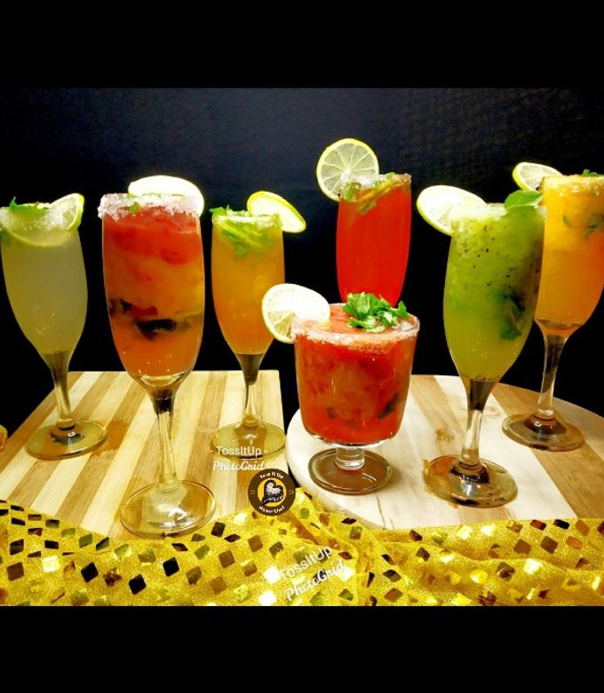 A picture of Different flavoured Vegan Mojito.
