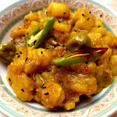 A picture of Aloo ki tarkari.