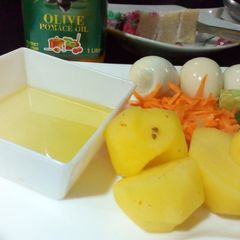 A picture of Boiled potatoes,egg and veggies.