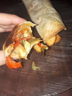 Una foto de Tacos de pollo y verduras