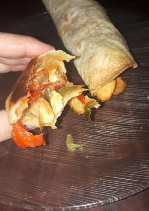 Una foto de Tacos de pollo y verduras
