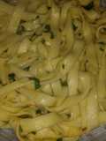Macarrão alho, manteiga e salsa