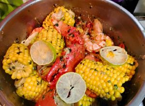 Hình của món Tôm sốt bơ tỏi chua cay.