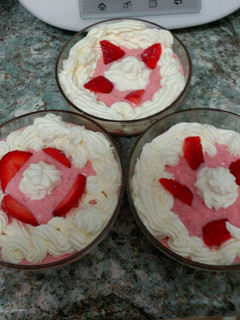 Una foto de Mousse de fresas en Thermomix