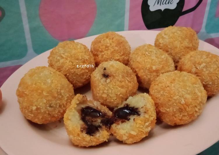 Bola bola Pisang Cokelat