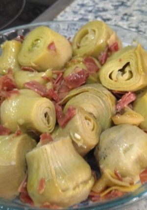 Una foto de Alcachofas baby con jamón