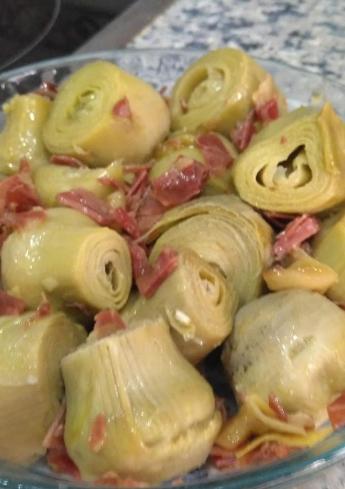 Una foto de Alcachofas baby con jamón