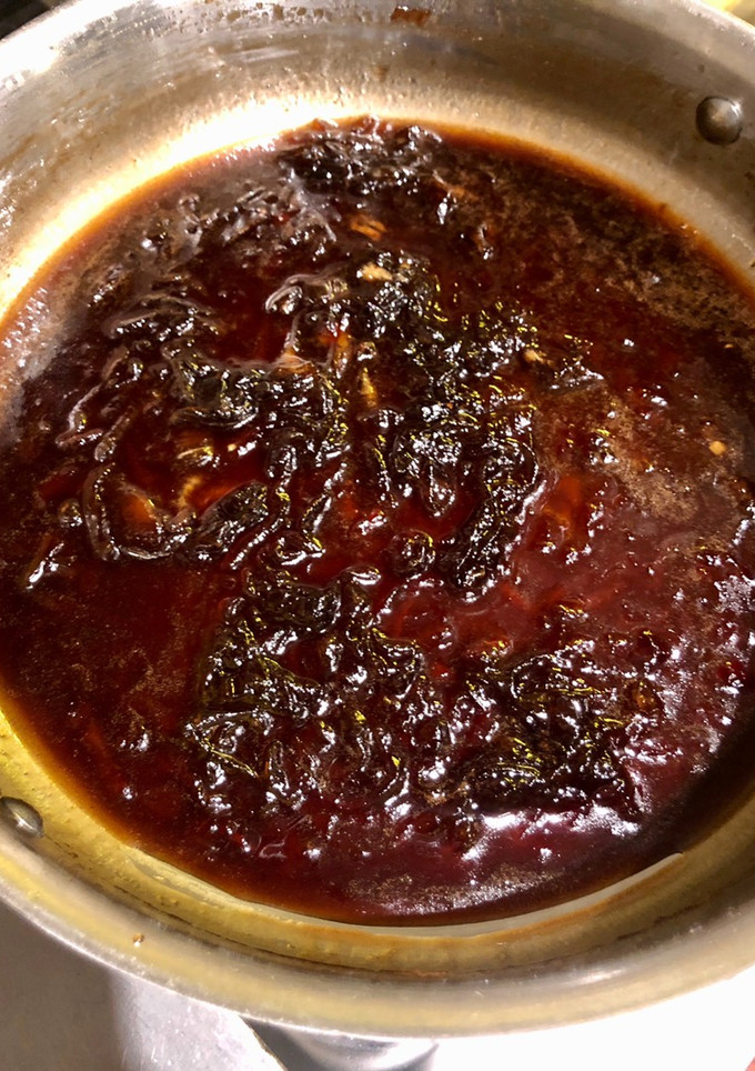 Una foto de Salsa agridulce de miel, soja y cebolla, ideal para acompañar salmón rosado