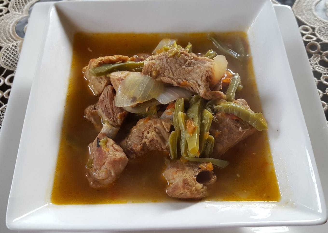Costillitas de cerdo con nopales