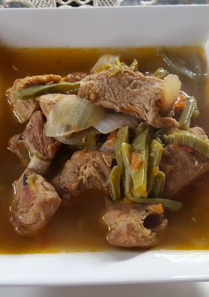 Una foto de Costillitas de cerdo con nopales