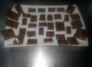 Una foto de Bombones con transfer rellenos de frutos rojos con vodka