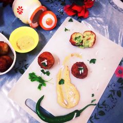 A picture of Cheesy chutney stuffed cracker balls.