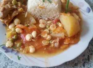 Una foto de Estofado de pollo con tarwi o chocho
