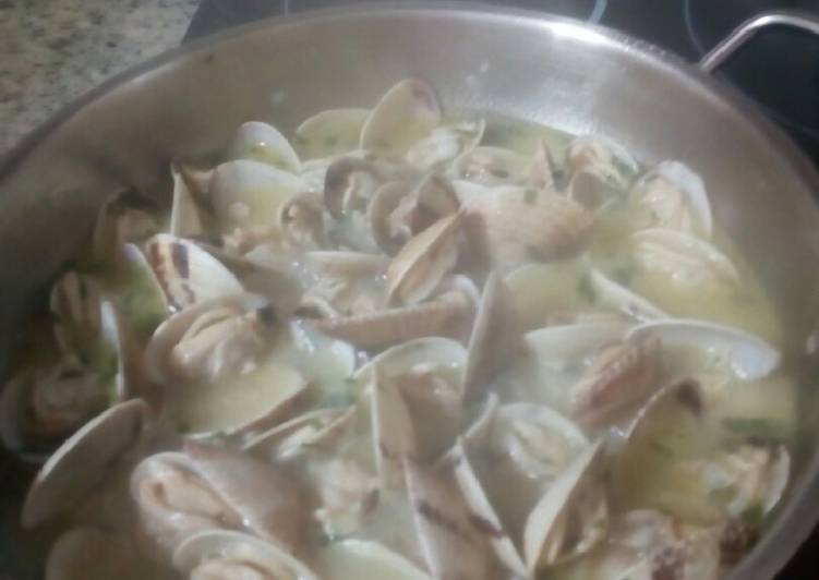 Almejas a la marinera
