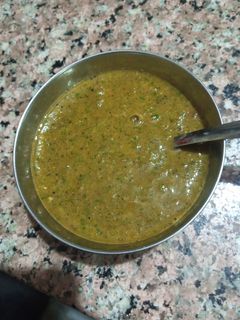 टमाटर धनिया पत्ती की चटनी (tamatar dhaniya patti ki chutney recipe in Hindi) रेसिपी मुख्य फोटो